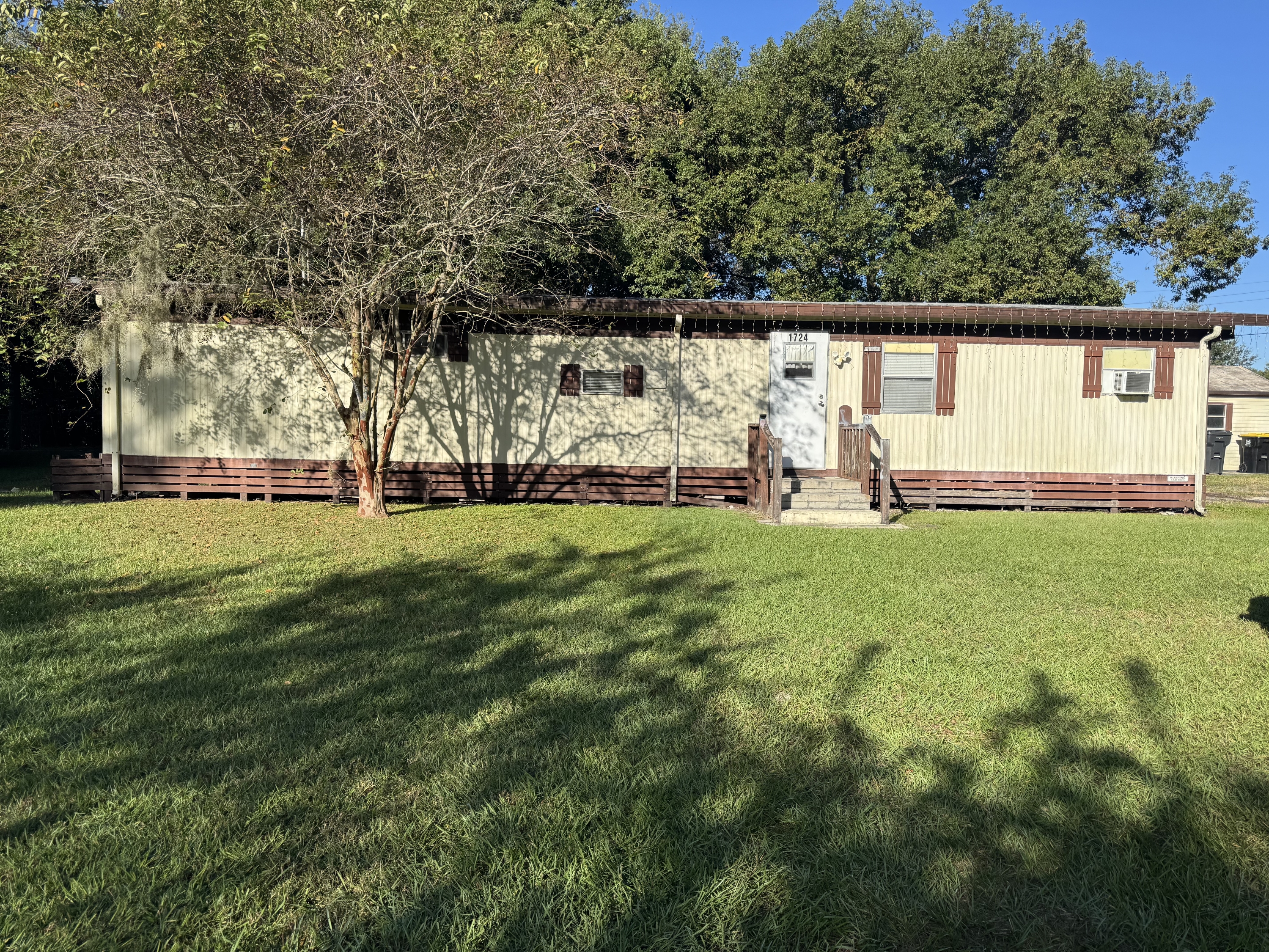 1724 Oakland Road West